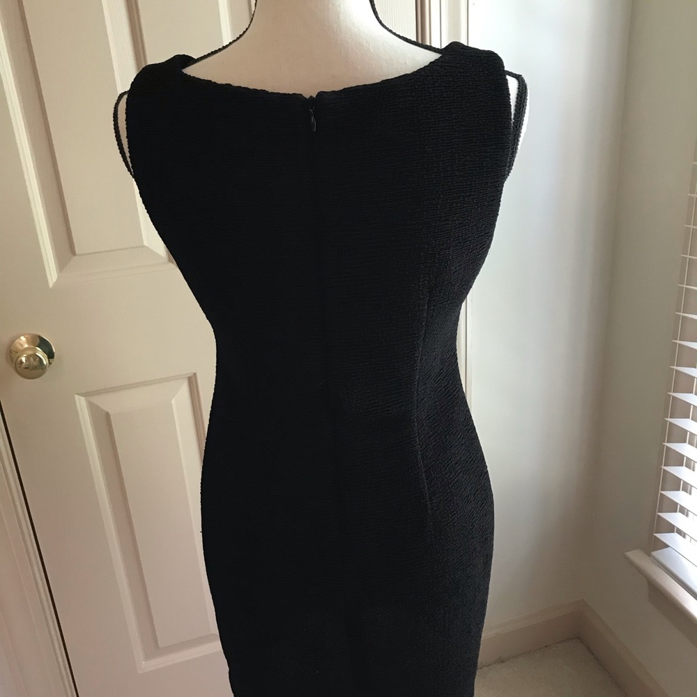 Black dress - Picture 2 of 8